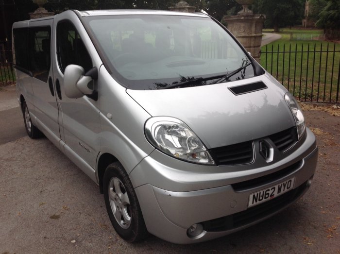 Renault Trafic 2.0 TRAFIC LL29 SPORT DCI Minibus Diesel Silver