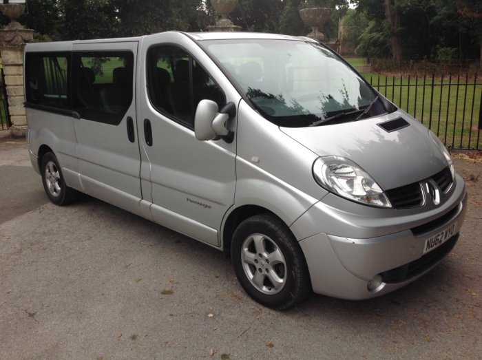 Renault Trafic 2.0 TRAFIC LL29 SPORT DCI Minibus Diesel Silver