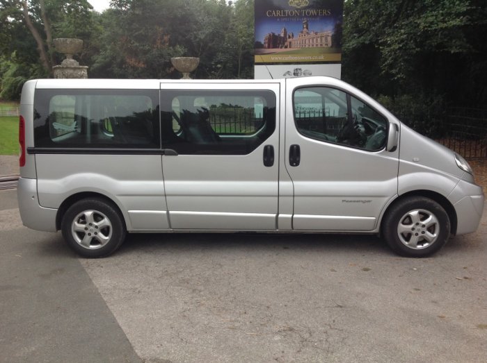 Renault Trafic 2.0 TRAFIC LL29 SPORT DCI Minibus Diesel Silver