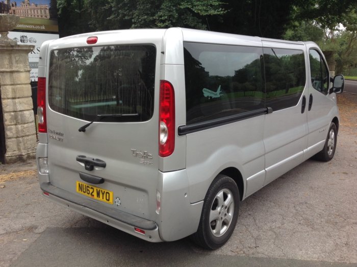 Renault Trafic 2.0 TRAFIC LL29 SPORT DCI Minibus Diesel Silver