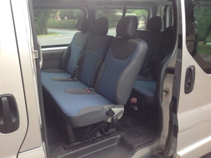 Renault Trafic 2.0 TRAFIC LL29 SPORT DCI Minibus Diesel Silver