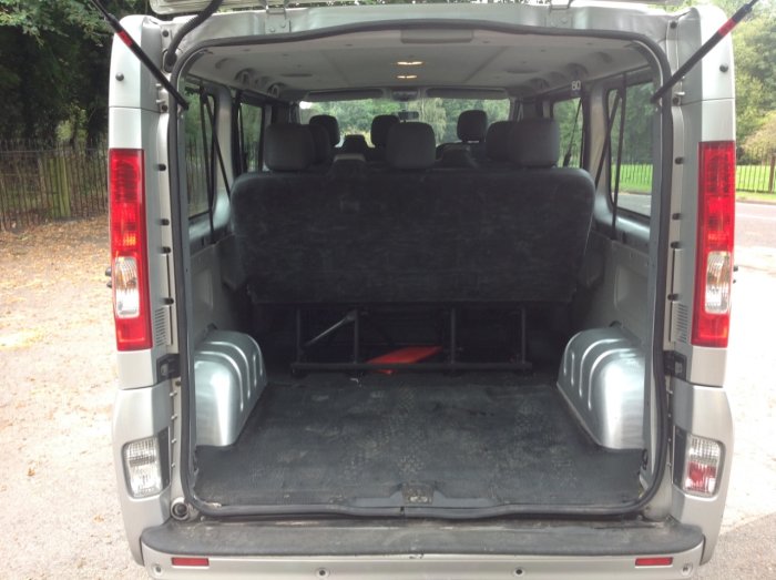 Renault Trafic 2.0 TRAFIC LL29 SPORT DCI Minibus Diesel Silver