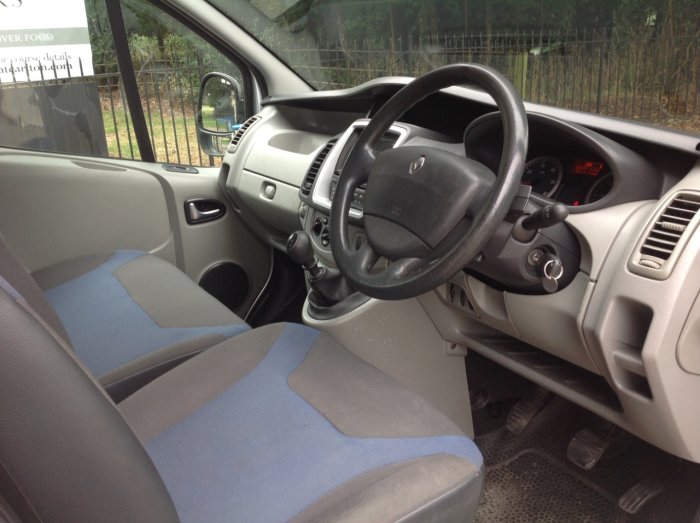 Renault Trafic 2.0 TRAFIC LL29 SPORT DCI Minibus Diesel Silver