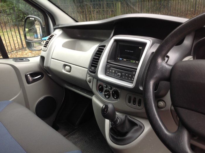 Renault Trafic 2.0 TRAFIC LL29 SPORT DCI Minibus Diesel Silver