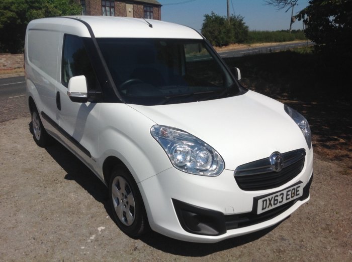 Vauxhall Combo 2000 1.3 CDTI 16V eFLEX H1 Sportive Van Start Stop Panel Van Diesel White