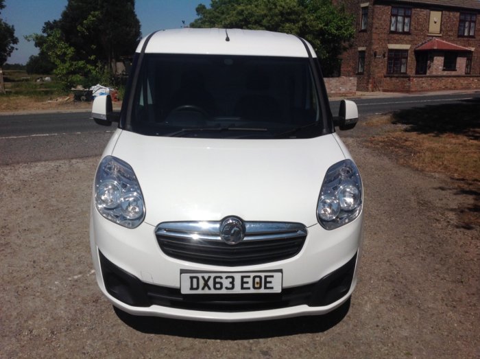 Vauxhall Combo 2000 1.3 CDTI 16V eFLEX H1 Sportive Van Start Stop Panel Van Diesel White