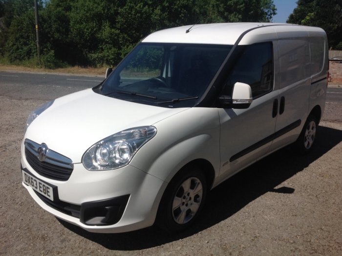 Vauxhall Combo 2000 1.3 CDTI 16V eFLEX H1 Sportive Van Start Stop Panel Van Diesel White