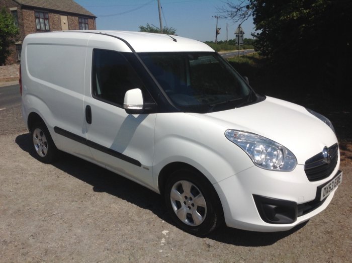 Vauxhall Combo 2000 1.3 CDTI 16V eFLEX H1 Sportive Van Start Stop Panel Van Diesel White