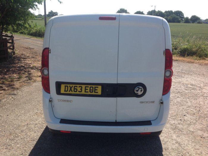 Vauxhall Combo 2000 1.3 CDTI 16V eFLEX H1 Sportive Van Start Stop Panel Van Diesel White