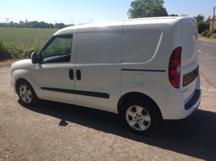 Vauxhall Combo 2000 1.3 CDTI 16V eFLEX H1 Sportive Van Start Stop Panel Van Diesel White