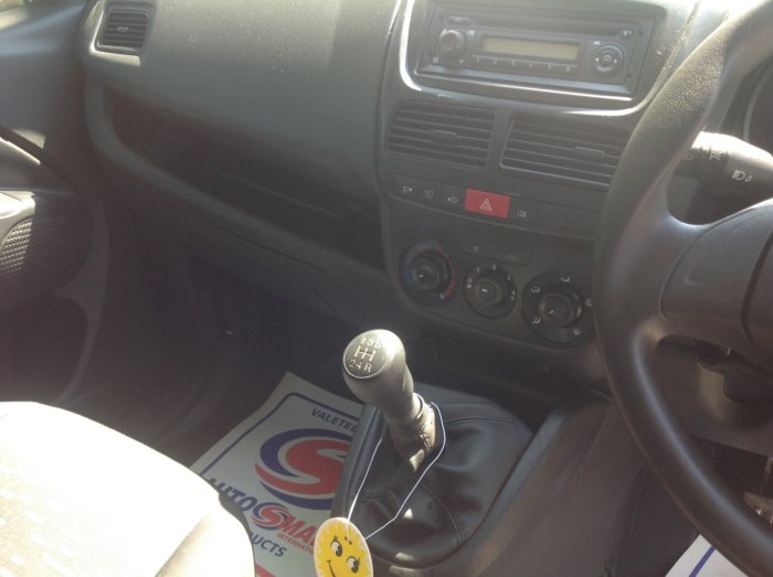 Vauxhall Combo 2000 1.3 CDTI 16V eFLEX H1 Sportive Van Start Stop Panel Van Diesel White