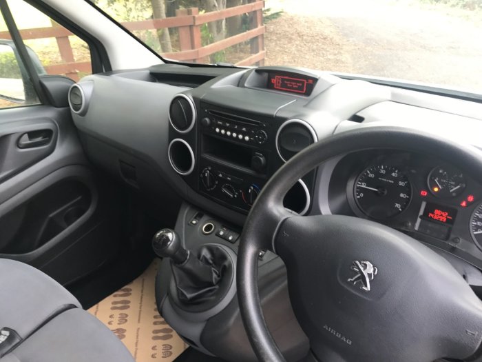 Peugeot Partner 625 1.6 HDi 75 Professional Van Panel Van Diesel White