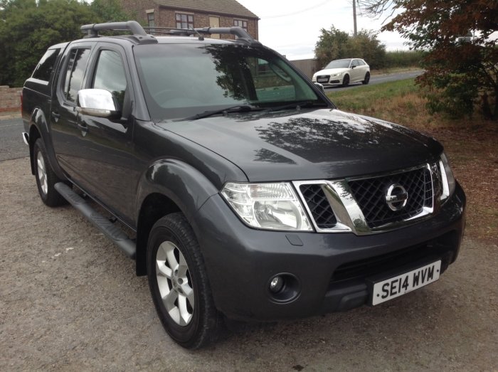 Nissan Navara 2.5 Tekna Pick Up Diesel Grey