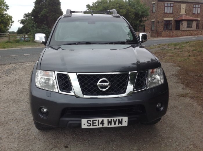 Nissan Navara 2.5 Tekna Pick Up Diesel Grey