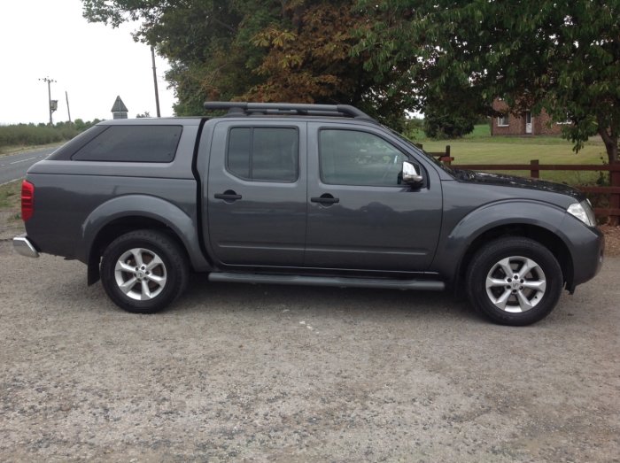 Nissan Navara 2.5 Tekna Pick Up Diesel Grey