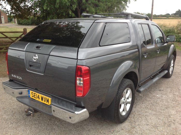 Nissan Navara 2.5 Tekna Pick Up Diesel Grey