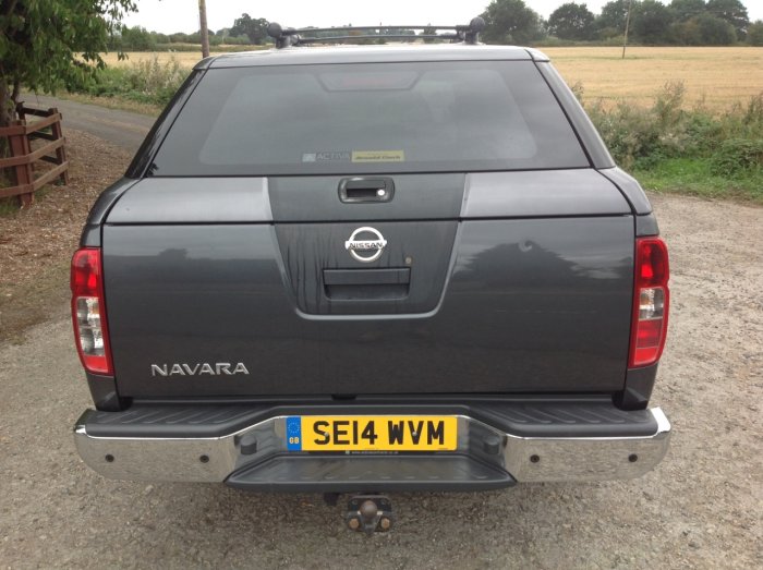 Nissan Navara 2.5 Tekna Pick Up Diesel Grey