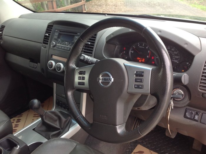 Nissan Navara 2.5 Tekna Pick Up Diesel Grey