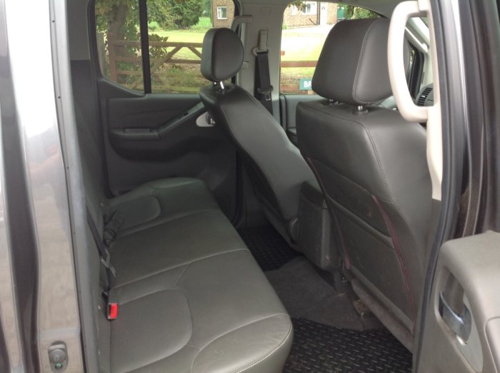 Nissan Navara 2.5 Tekna Pick Up Diesel Grey