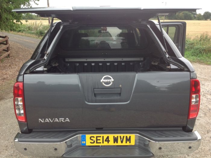 Nissan Navara 2.5 Tekna Pick Up Diesel Grey