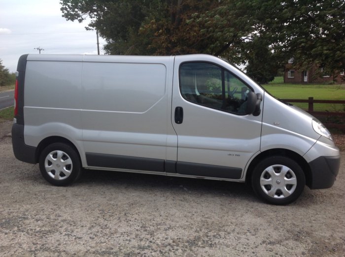 Renault Trafic 2.0 SL27dCi 115 Extra Van Euro 5 Panel Van Diesel Silver