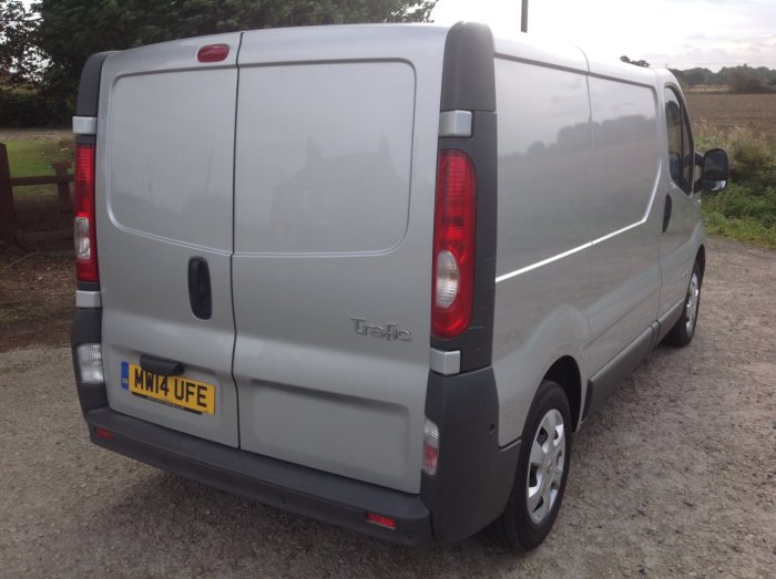 Renault Trafic 2.0 SL27dCi 115 Extra Van Euro 5 Panel Van Diesel Silver