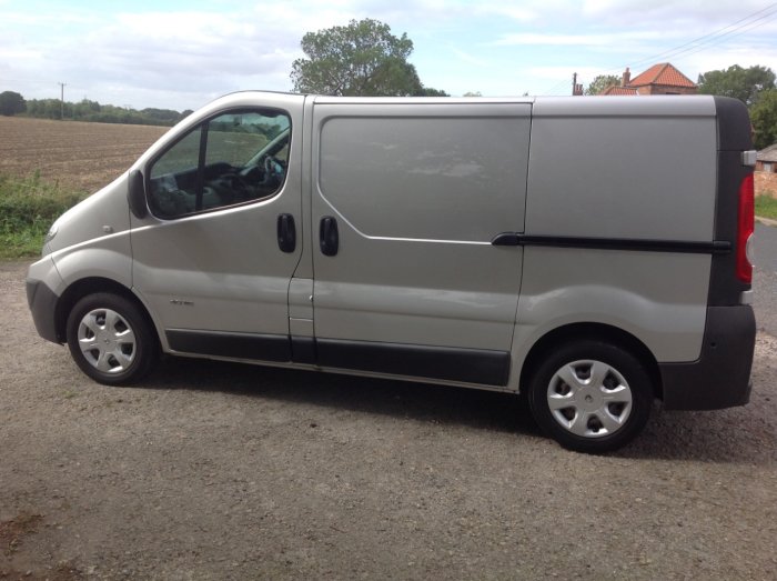 Renault Trafic 2.0 SL27dCi 115 Extra Van Euro 5 Panel Van Diesel Silver