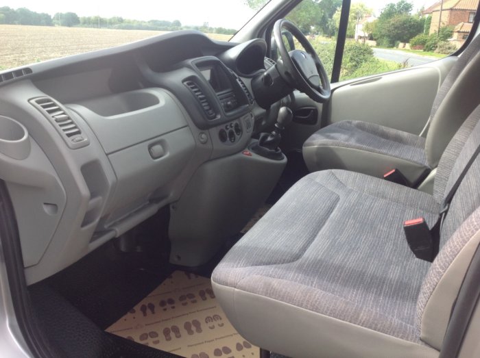 Renault Trafic 2.0 SL27dCi 115 Extra Van Euro 5 Panel Van Diesel Silver