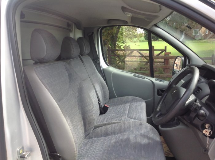 Renault Trafic 2.0 SL27dCi 115 Extra Van Euro 5 Panel Van Diesel Silver
